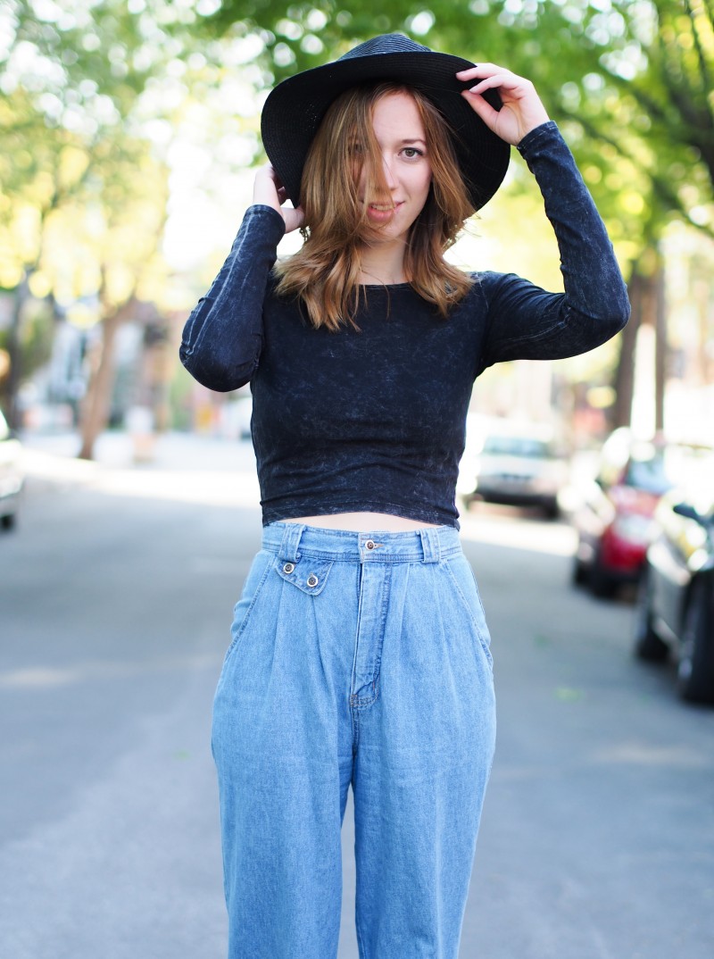 High waisted vintage jeans