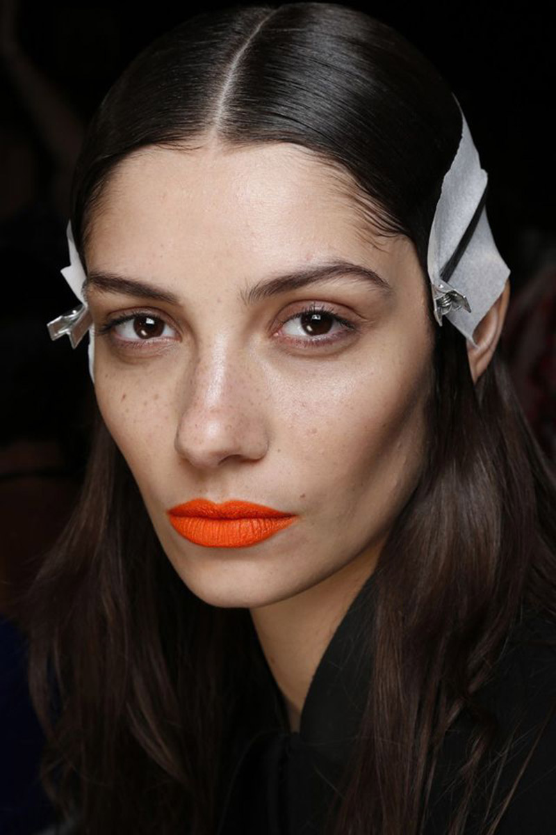 Bold lips, how to apply them
