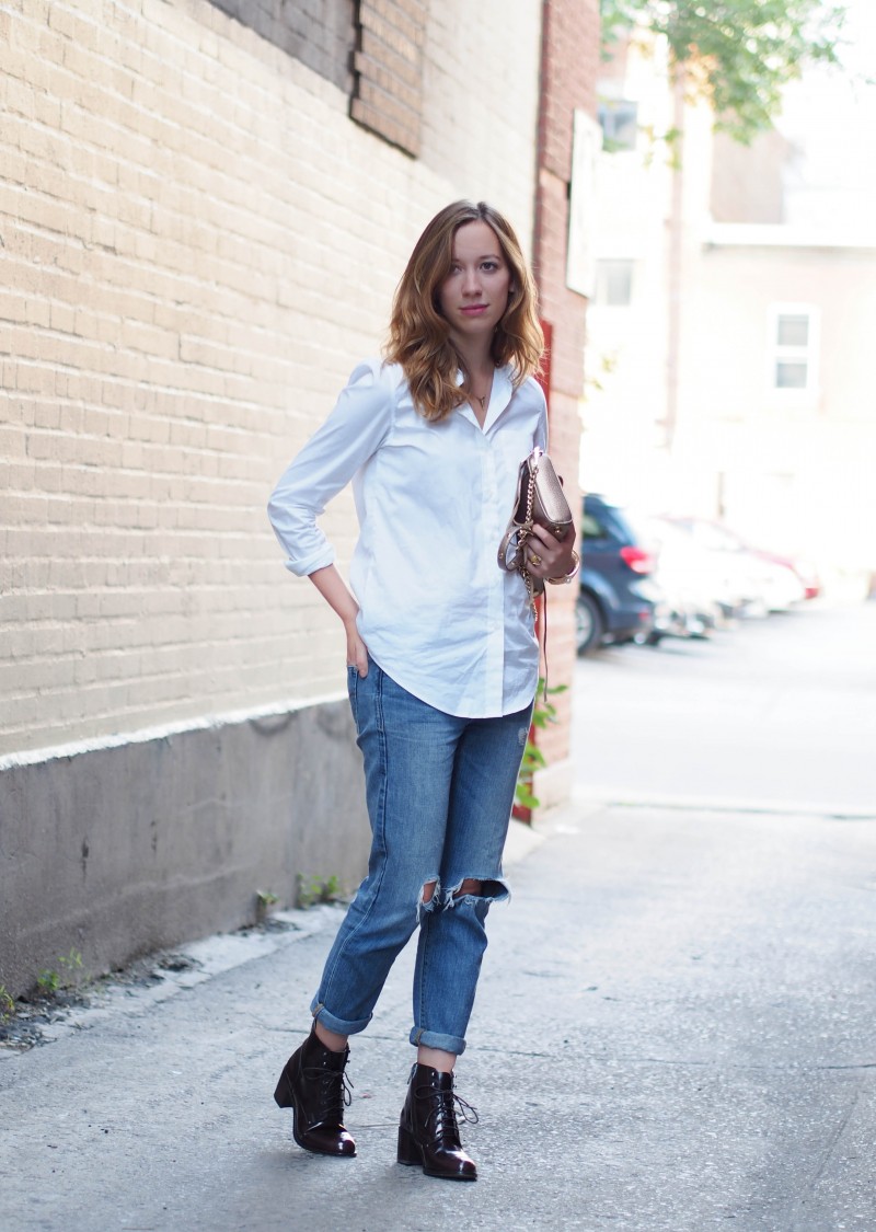 Casual look. Ripped denim with white shirt.