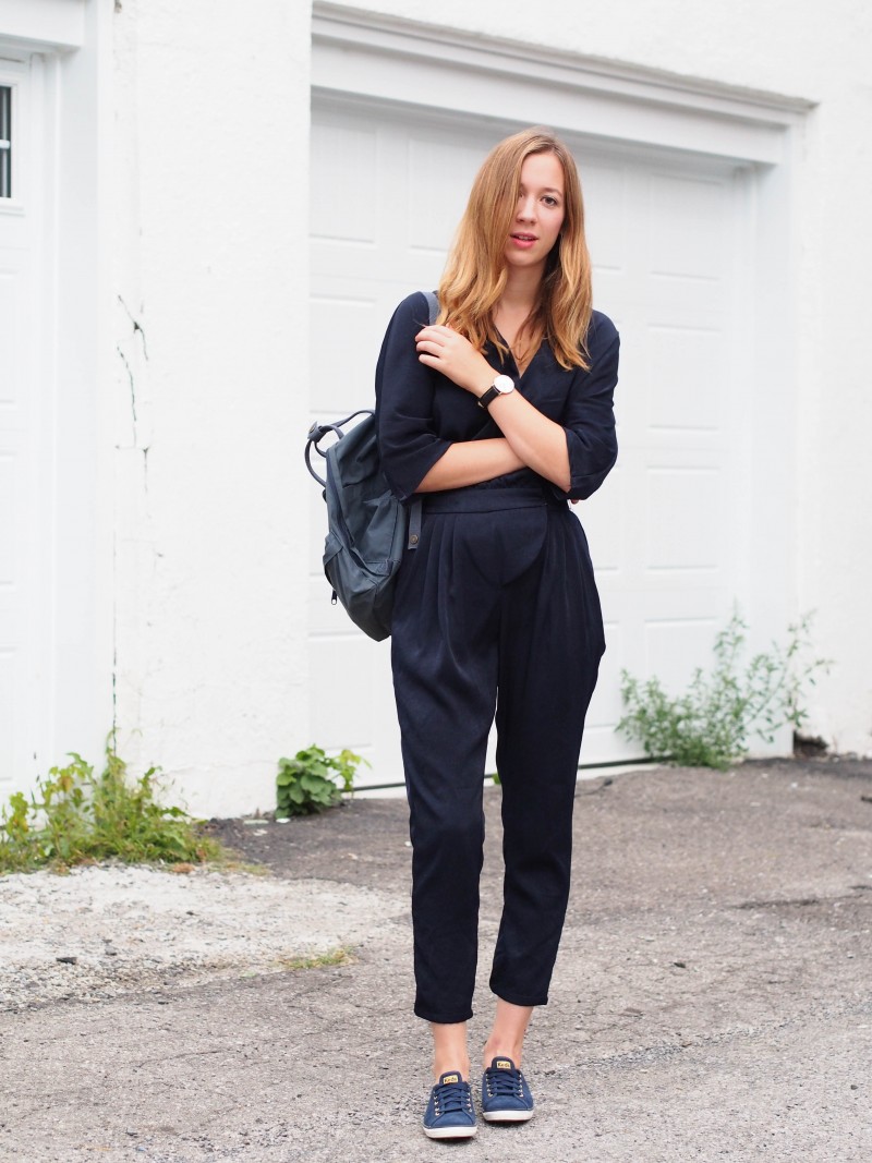 Simple outfit for Fall. Navy blue jumpsuit