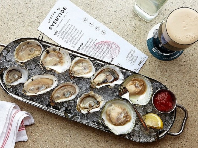 oysters in a tray