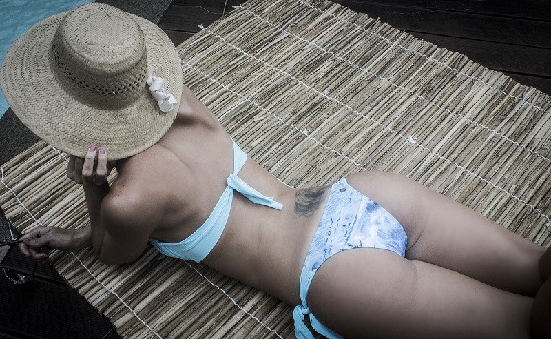 hat and light blue bikini