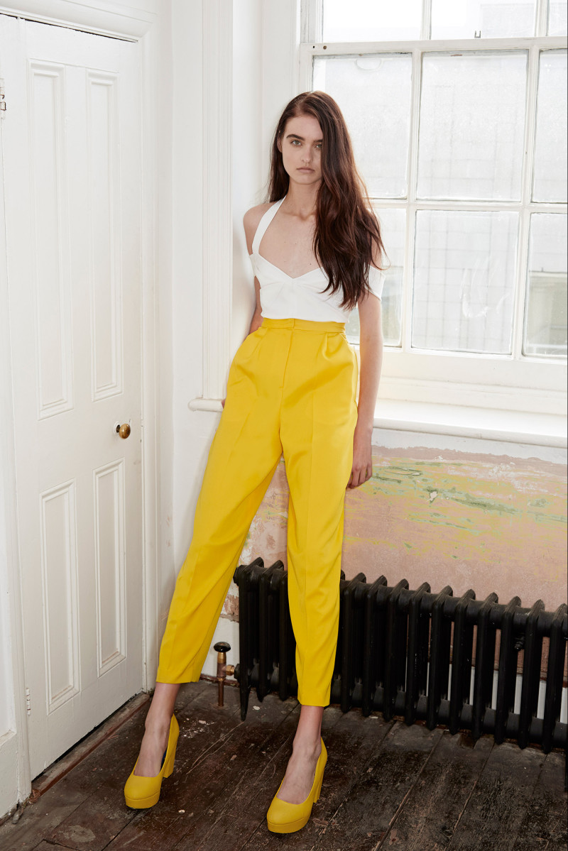 how to wear yellow pants color of the season pretty trend 2015