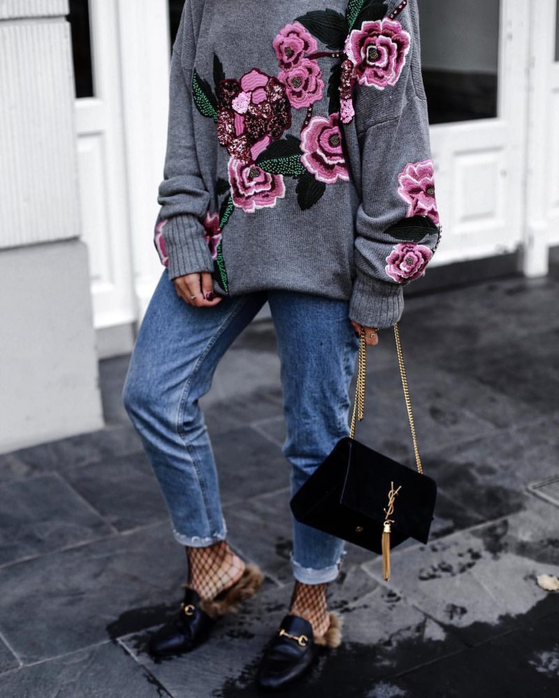 oversized sweater with mom jeans